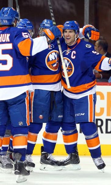 New York Islanders Try to Join the Pack vs Blackhawks